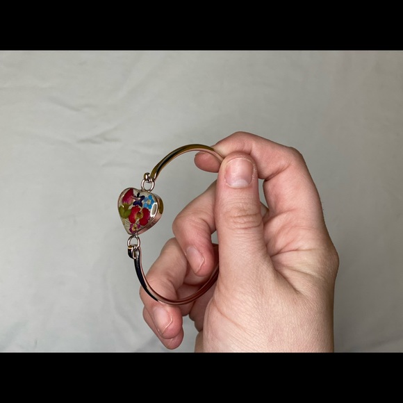 Silver clear flower bangle - Picture 3 of 4